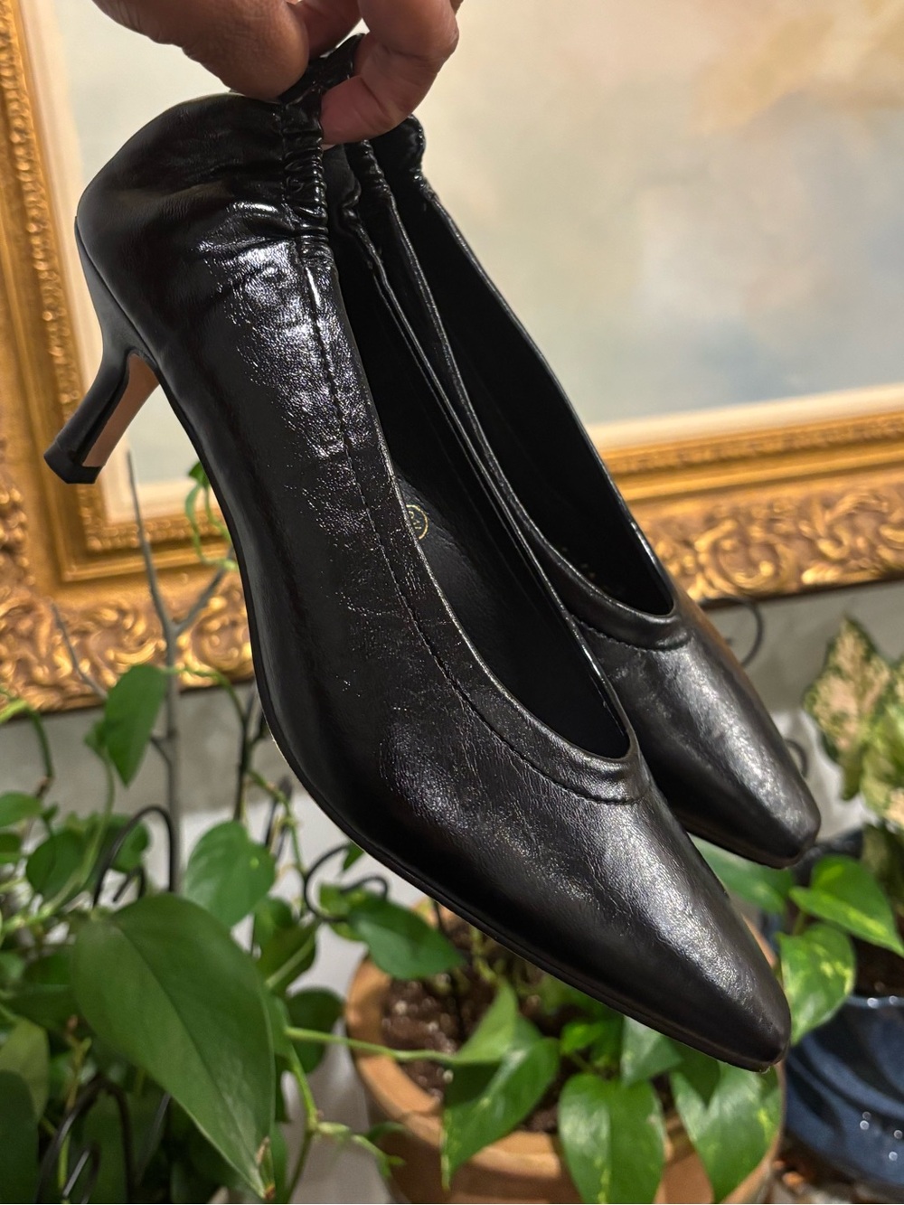 COUTGO  Black Pointed-Toe Mid Heel Pumps